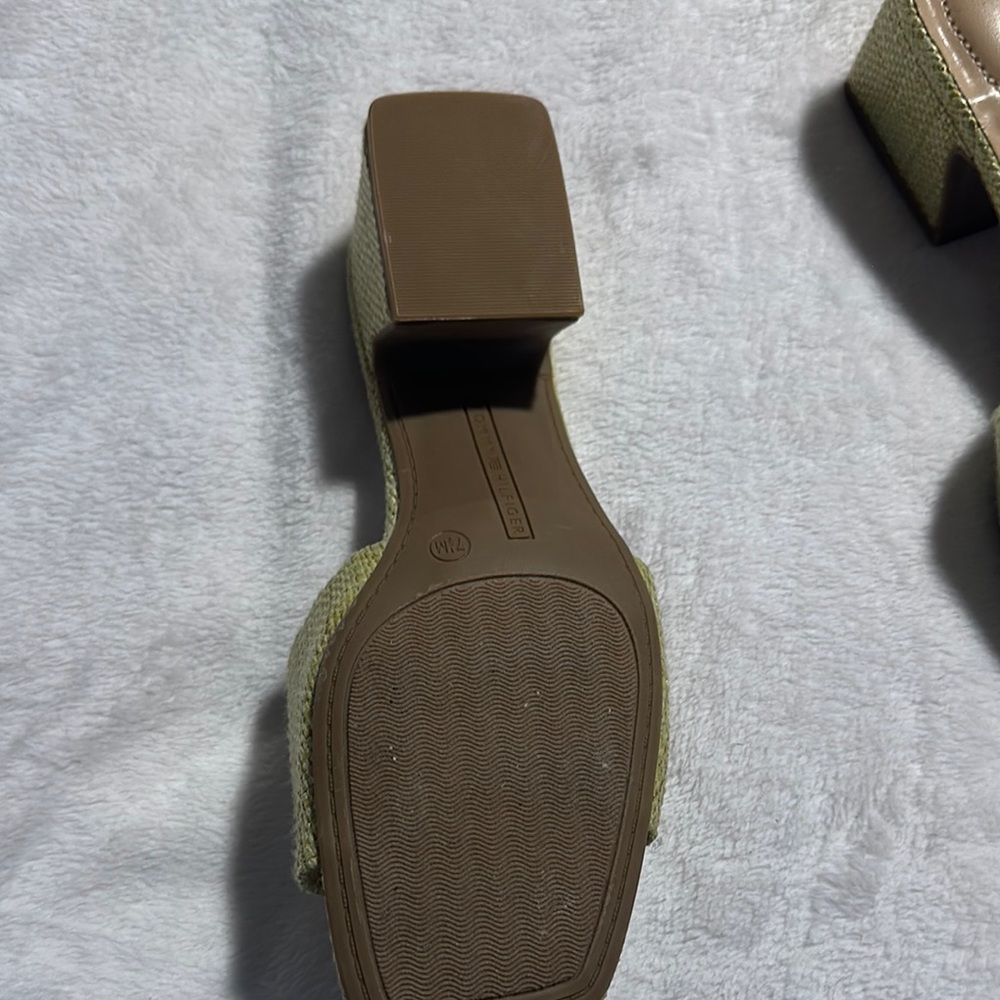 Bandolino Green Mules with Nature-Inspired Design - Picture 4 of 8